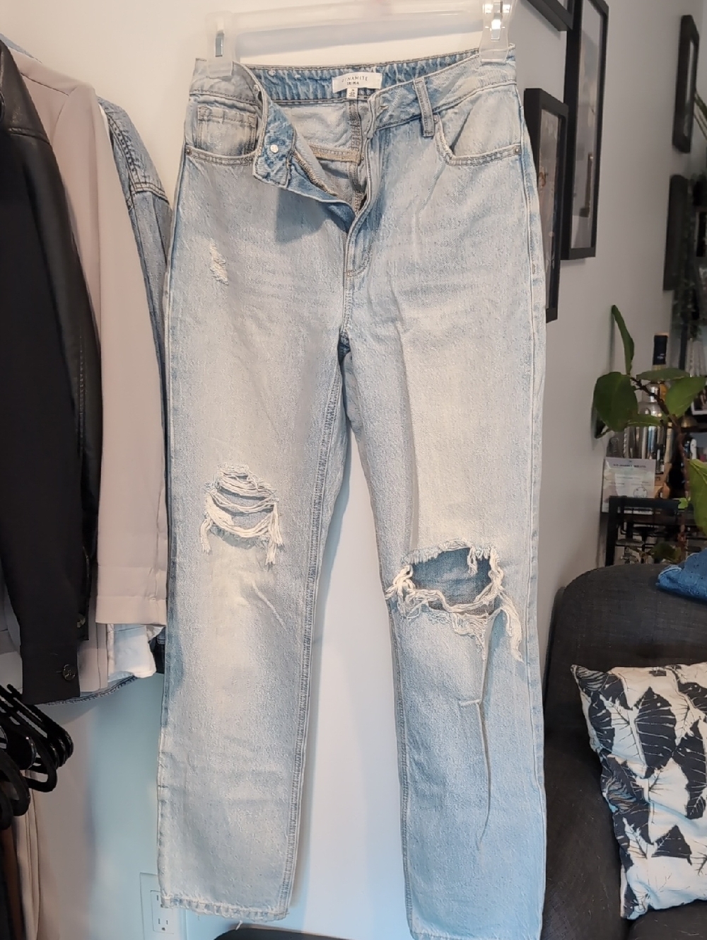 Dynamite Light Blue Distressed Straight-Leg Jeans
